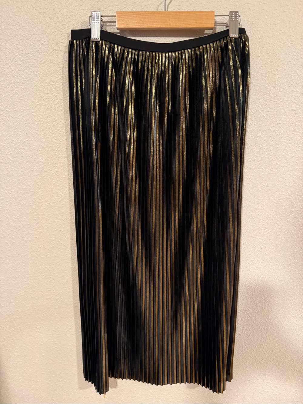 SILENCE + NOISE GOLD MAXI SKIRT MEDIUM - Picture 2 of 3